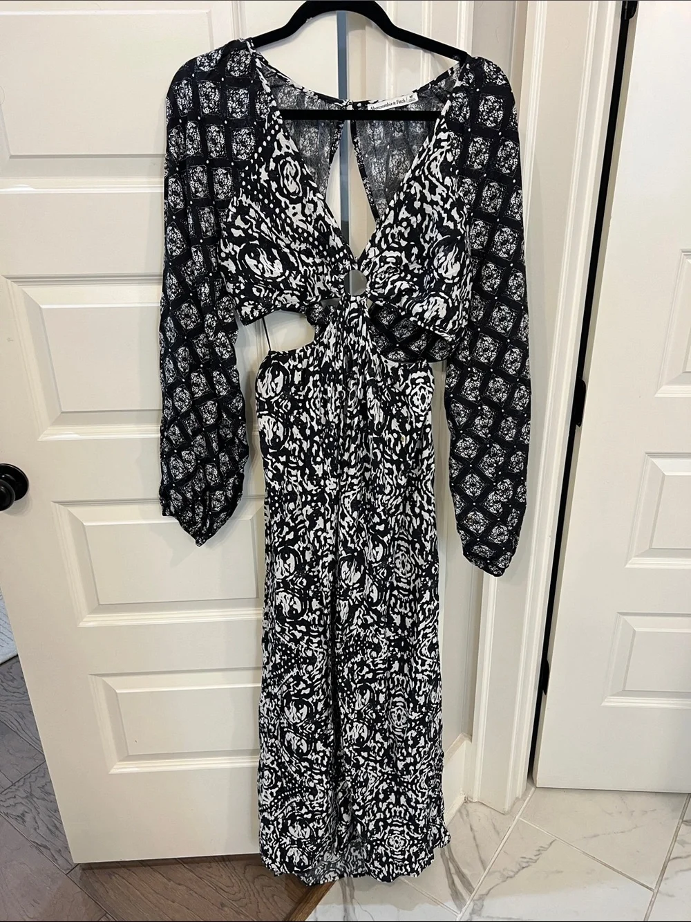 Abercrombie & Fitch Black & White Cutout Maxi Dress